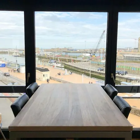 Cosy, Modern Studio With An Awesome View Of * オステンド