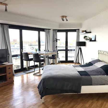 Cosy, Modern Studio With An Awesome View Of アパート *